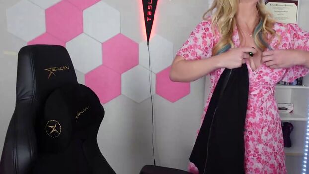 Full leaked Ellie in space private photo