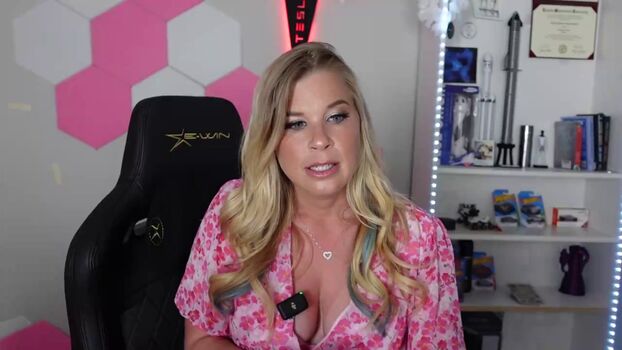 Full leaked Ellie in space private photo