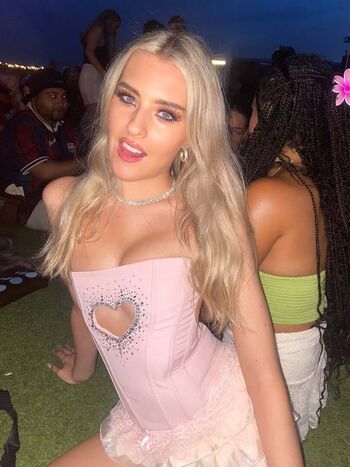 Full leaked Ellie middleton page private photo