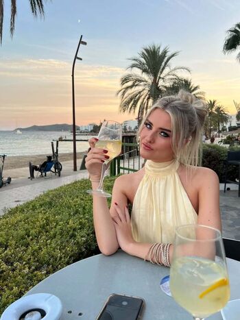 Full leaked Ellie middleton private photo