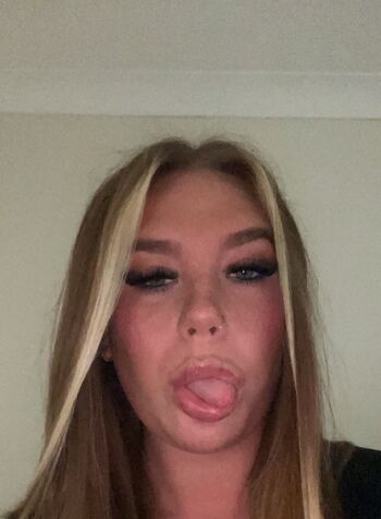 Full leaked Ellie robinson private photo
