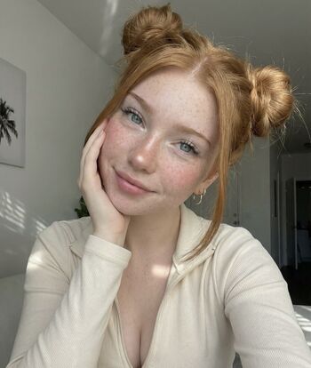 Full leaked Ellieblooom private photo