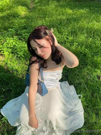 Full leaked Elliemooree private photo