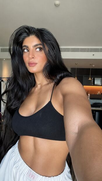 Full leaked Elmaysah page private photo