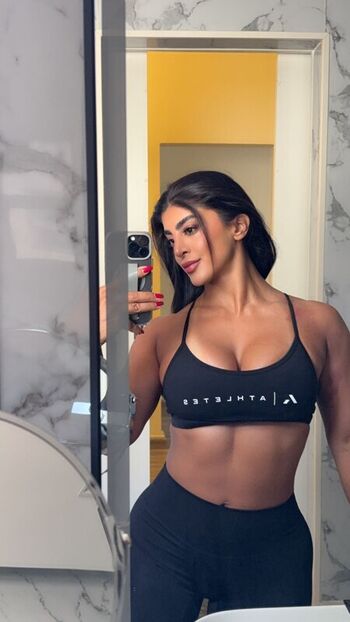 Full leaked Elmaysah page private photo