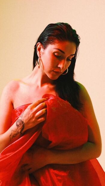 Full leaked Elssyli chanteuse private photo