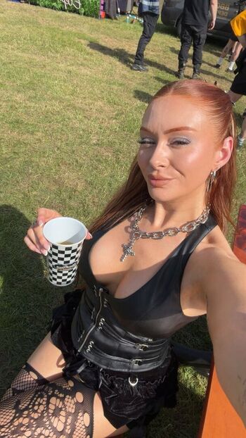 Full leaked Elzthewitch page private photo