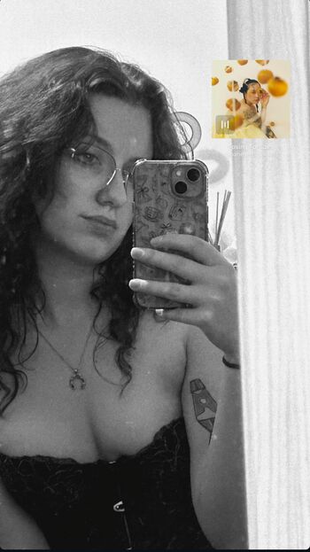 Full leaked Em cavell private photo