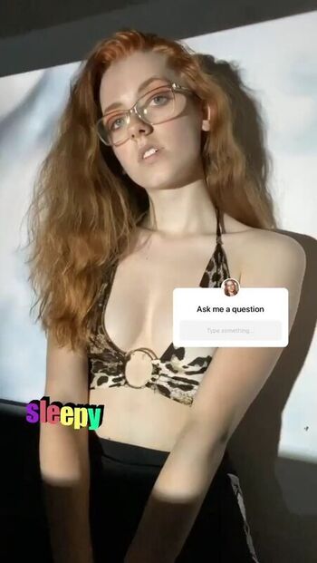 Full leaked Em cavell private photo