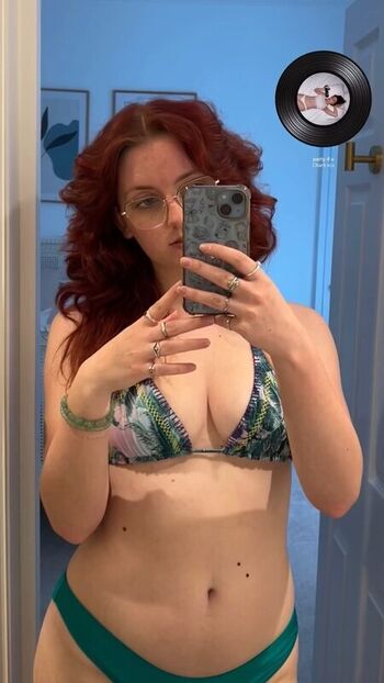 Full leaked Em cavell private photo