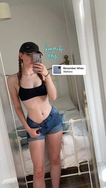 Full leaked Em cavell private photo