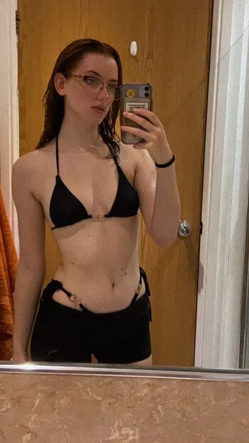 Full leaked Em cavell private photo