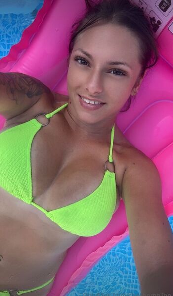Full leaked Emeline private photo