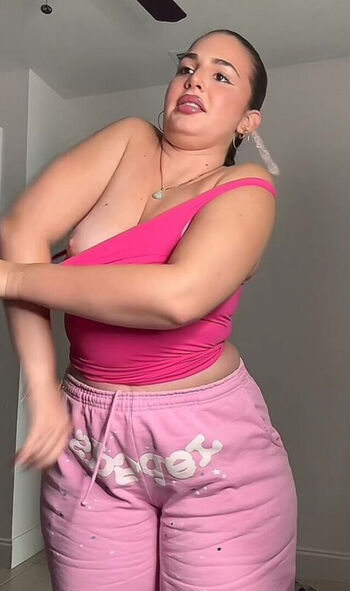 Full leaked Emely hernandez private photo