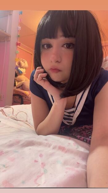 Full leaked Emi bandage private photo