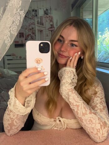Full leaked Emi howard private photo
