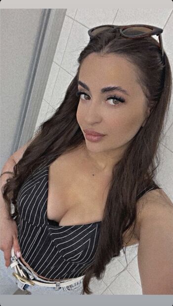 Full leaked Emi la private photo