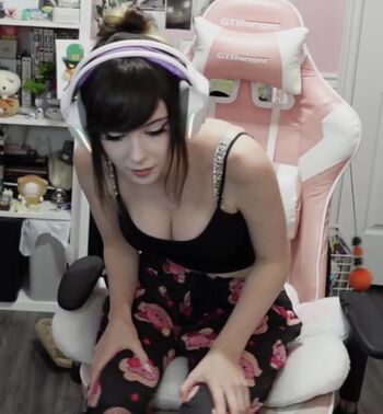 Full leaked Emiki private photo