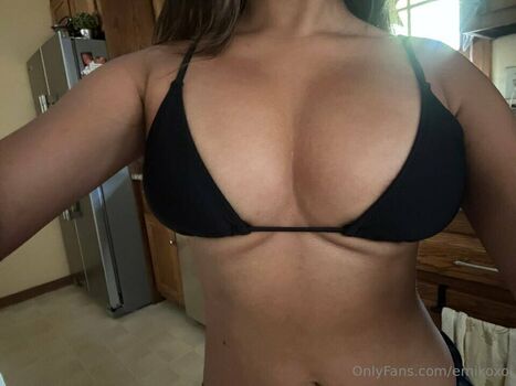 Full leaked Emikoxo page private photo