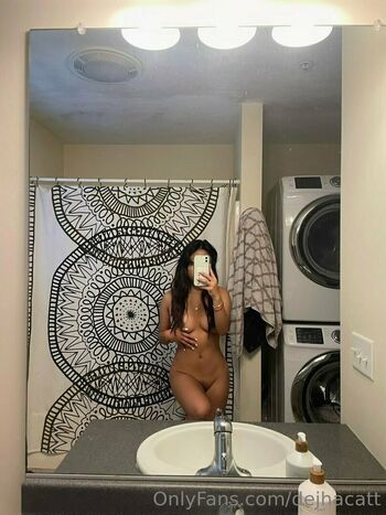 Full leaked Emikoxo page private photo