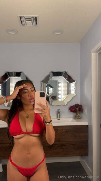 Full leaked Emikoxo private photo