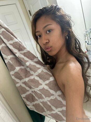 Full leaked Emikoxo private photo