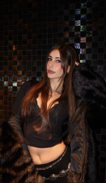 Full leaked Emileeperetic private photo