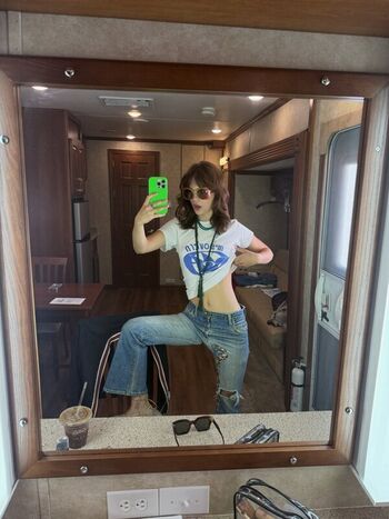Full leaked Emilia jones private photo