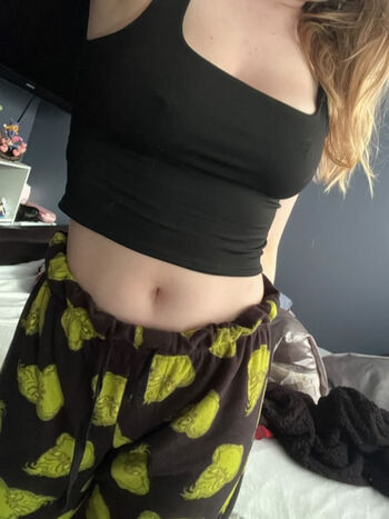 Full leaked Emilia private photo