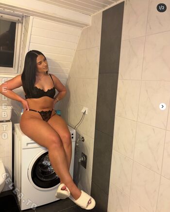 Full leaked Emilia private photo