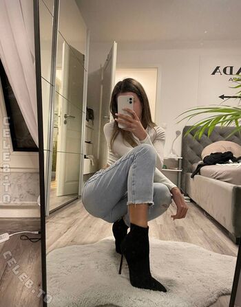 Full leaked Emiliaaa rose private photo