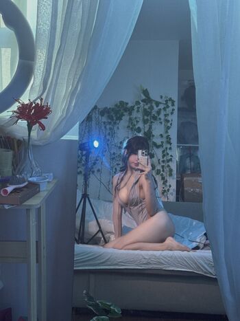 Full leaked Emiliabear private photo