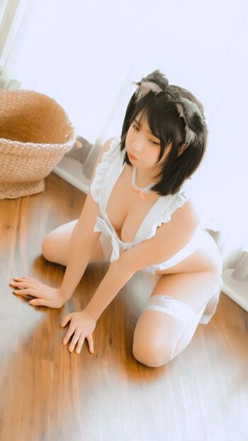 Full leaked Emiliabear  page private photo