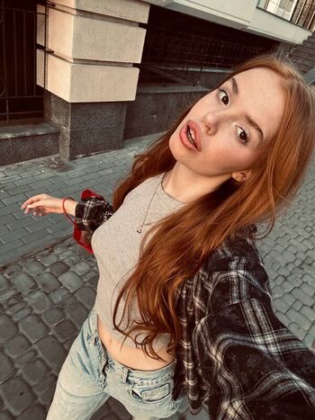 Full leaked Emiliacutiee private photo