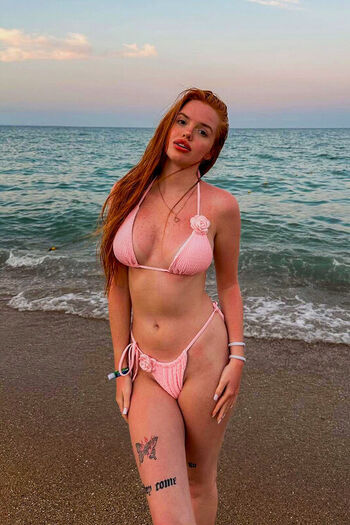 Full leaked Emiliacutiee private photo