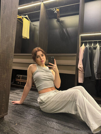 Full leaked Emiliallure private photo