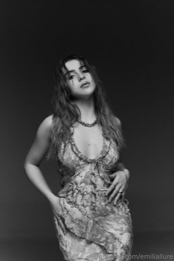 Full leaked Emiliallure private photo