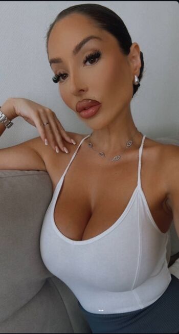 Full leaked Emilie amar private photo