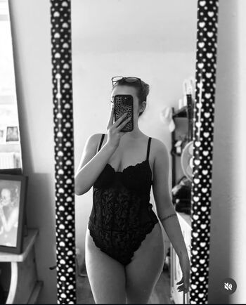 Full leaked Emilie hoet private photo