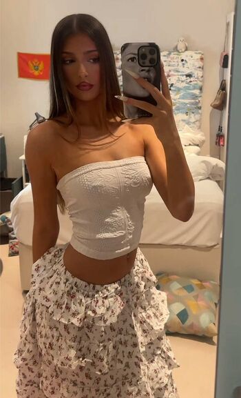 Full leaked Emilija private photo