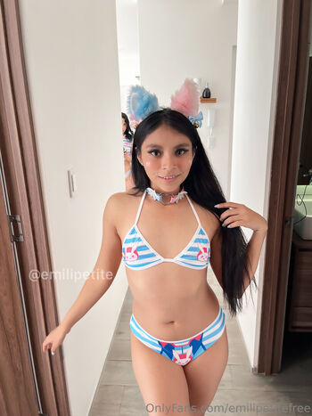 Full leaked Emilipetite page private photo