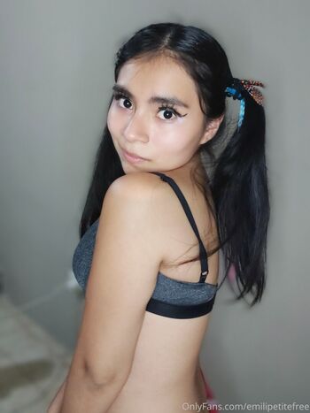 Full leaked Emilipetite page private photo