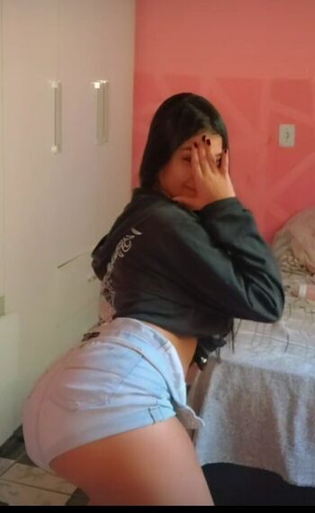 Full leaked Emily belo private photo