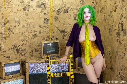 Full leaked Emily bloom page private photo