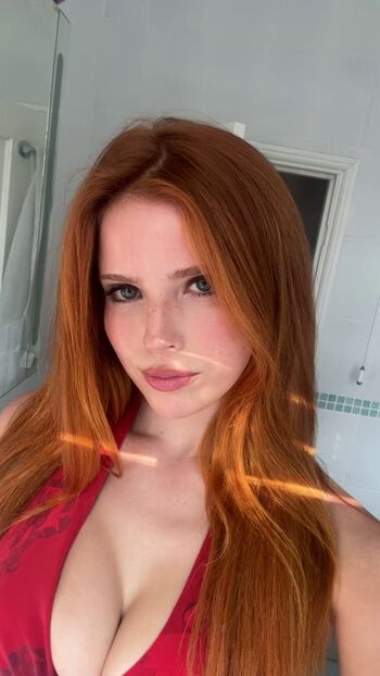 Full leaked Emily deyt aysage page private photo