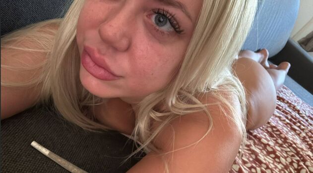 Full leaked Emily dolly private photo