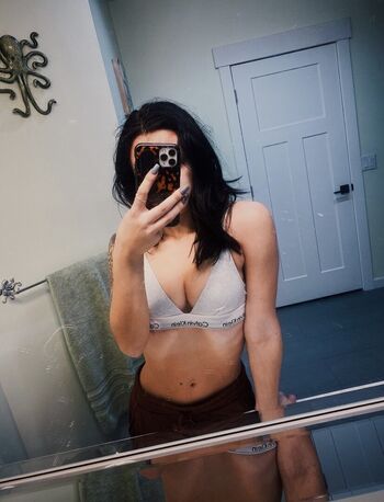 Full leaked Emily icx private photo