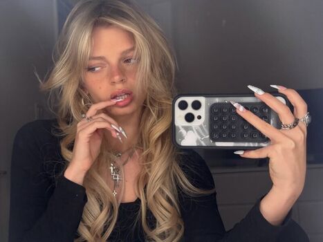 Full leaked Emily kelavos private photo