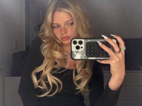 Full leaked Emily kelavos private photo
