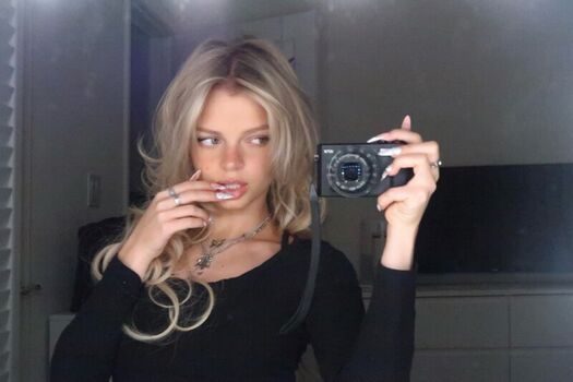 Full leaked Emily kelavos private photo